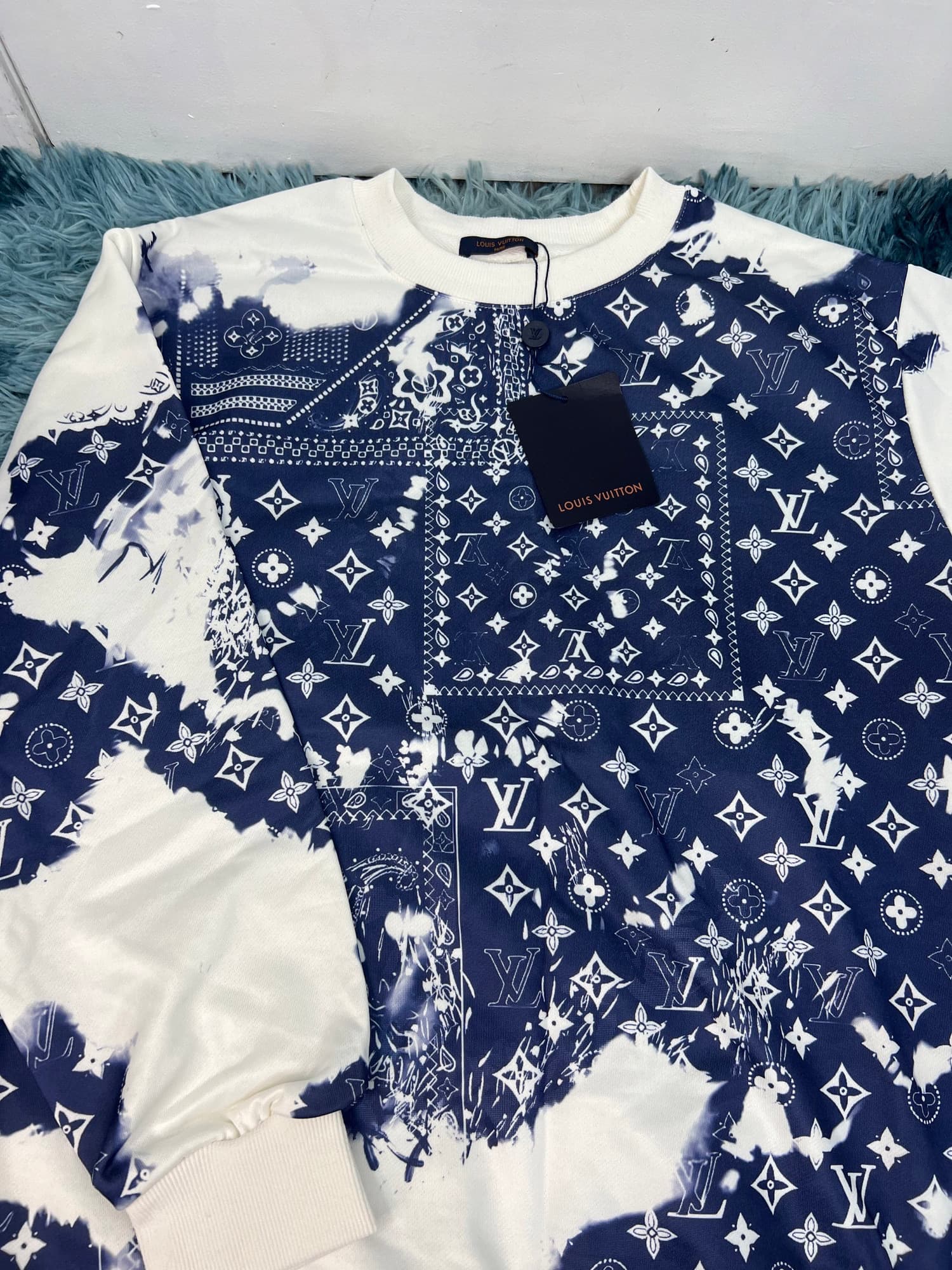 LV SWEATER