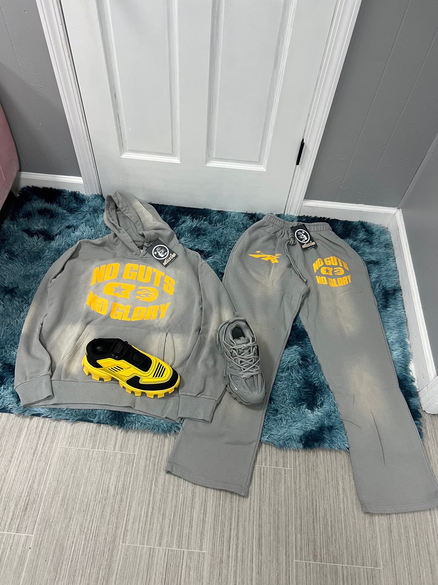 HELLSTAR SET & A PAIR OF SHOES