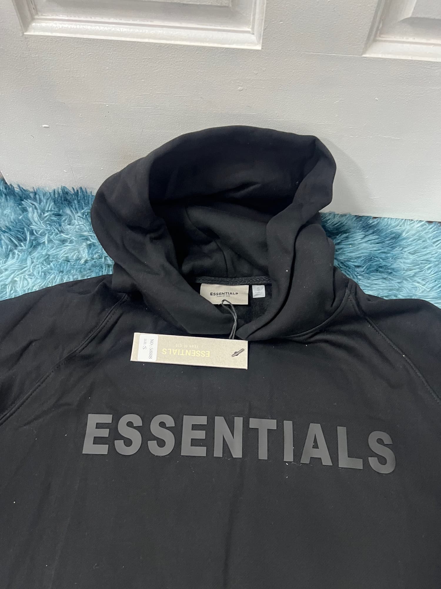 ESSENTIAL HOODIE