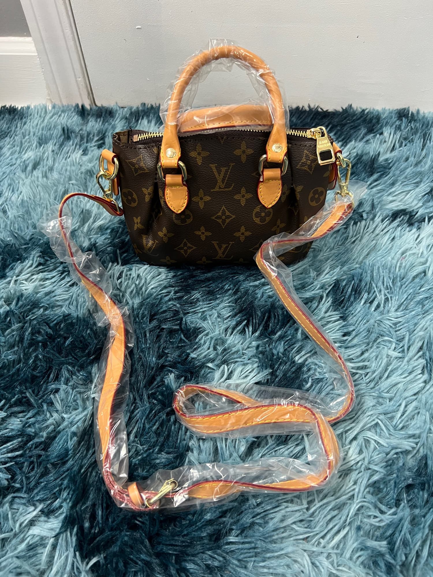 LV CROSS BODY BAG