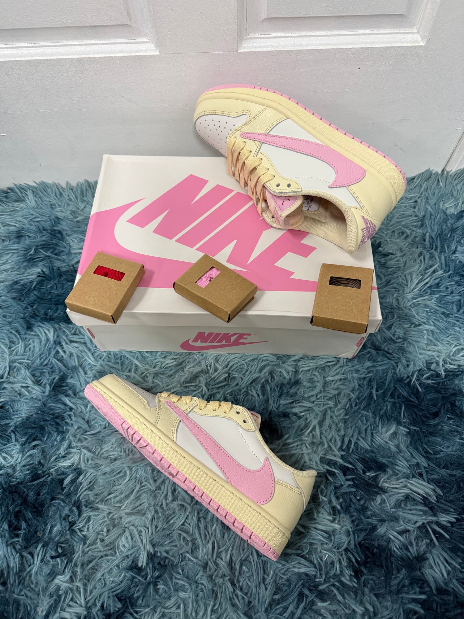 TRAVIS SCOTT SHY PINK