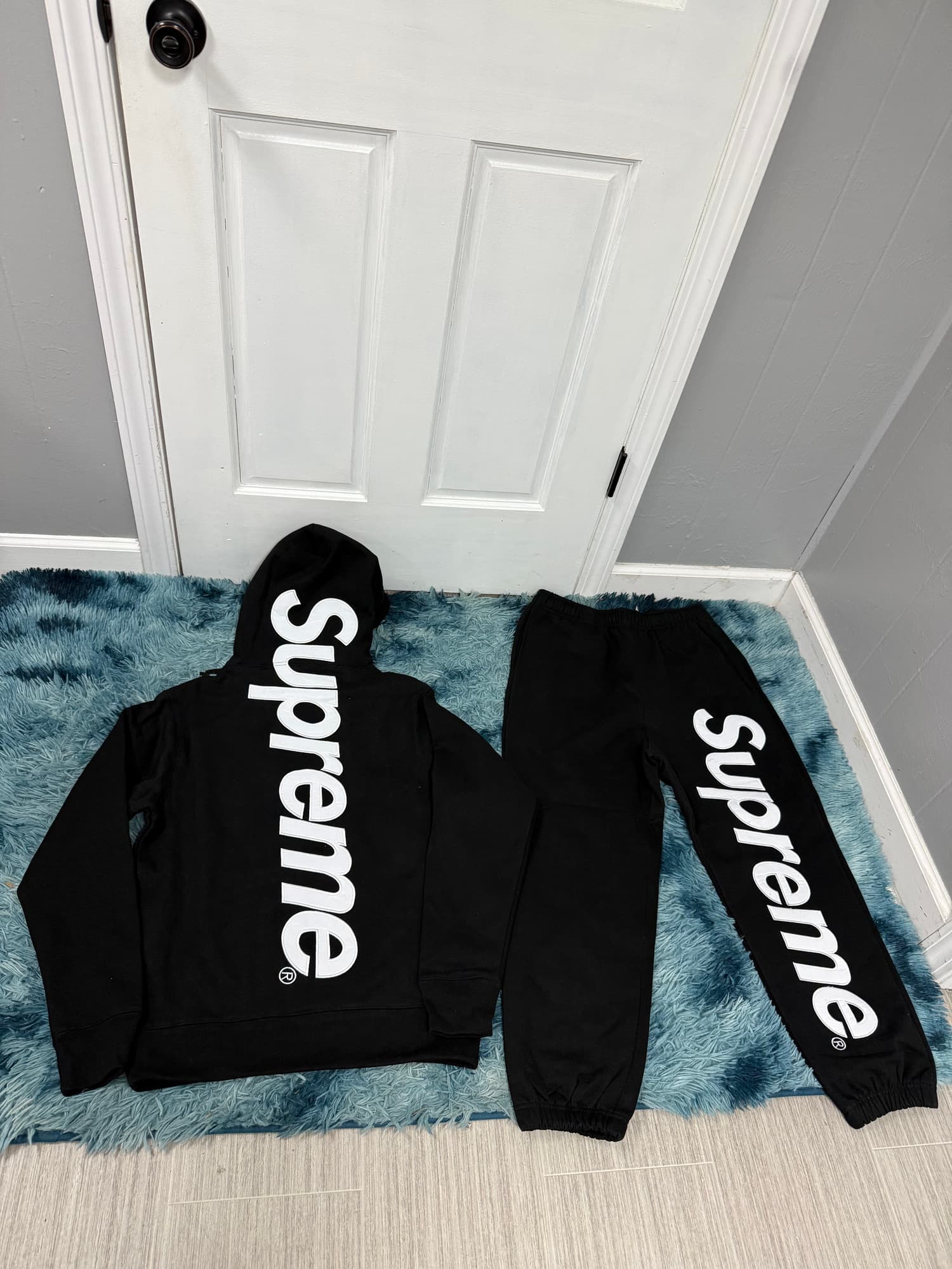SUPREME SET