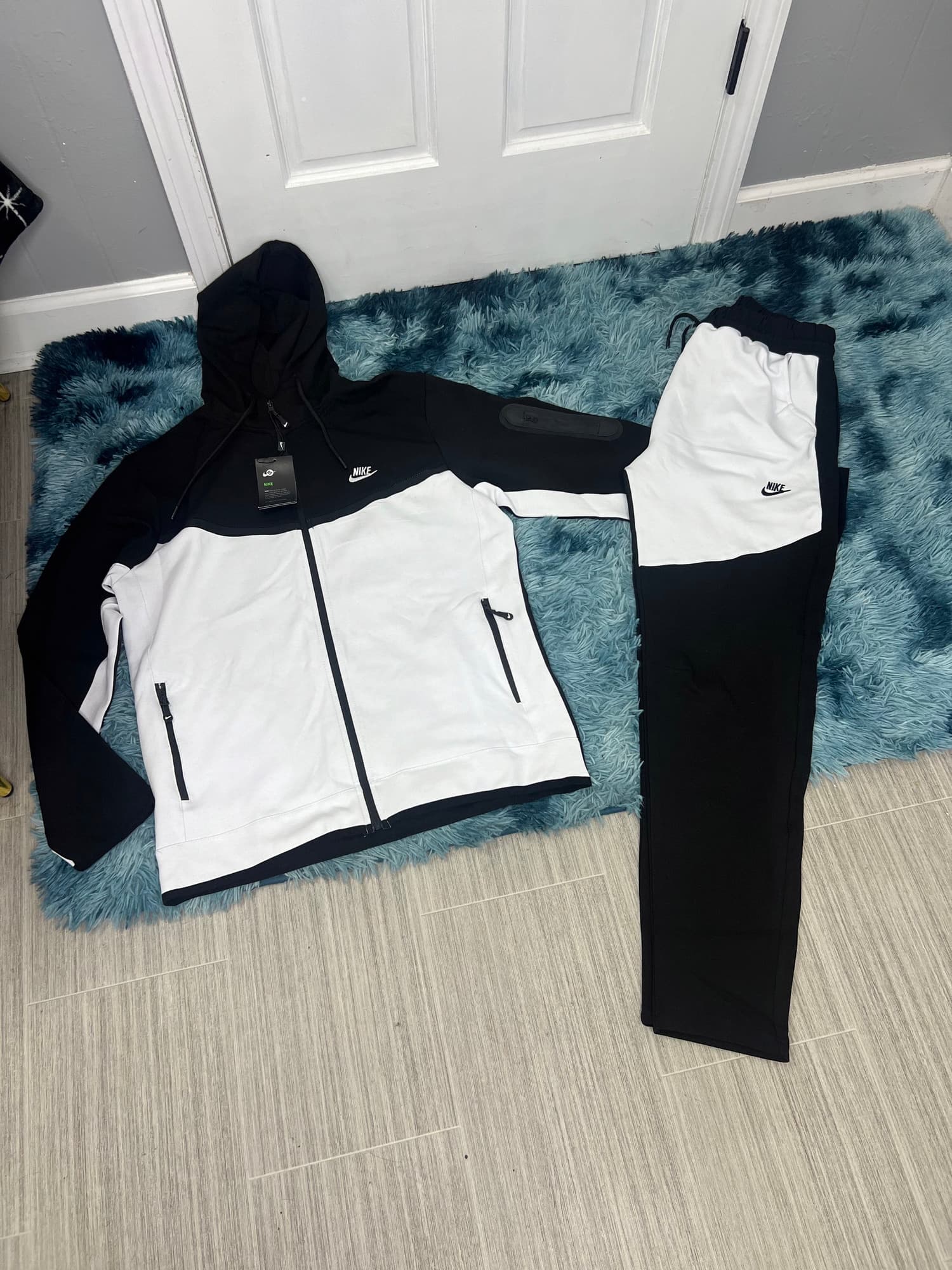 NIKE TECH